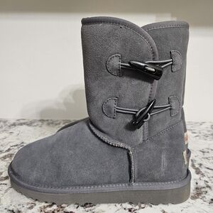 Cozy Women's Gray Tata Winter Boots with Toggle Closure